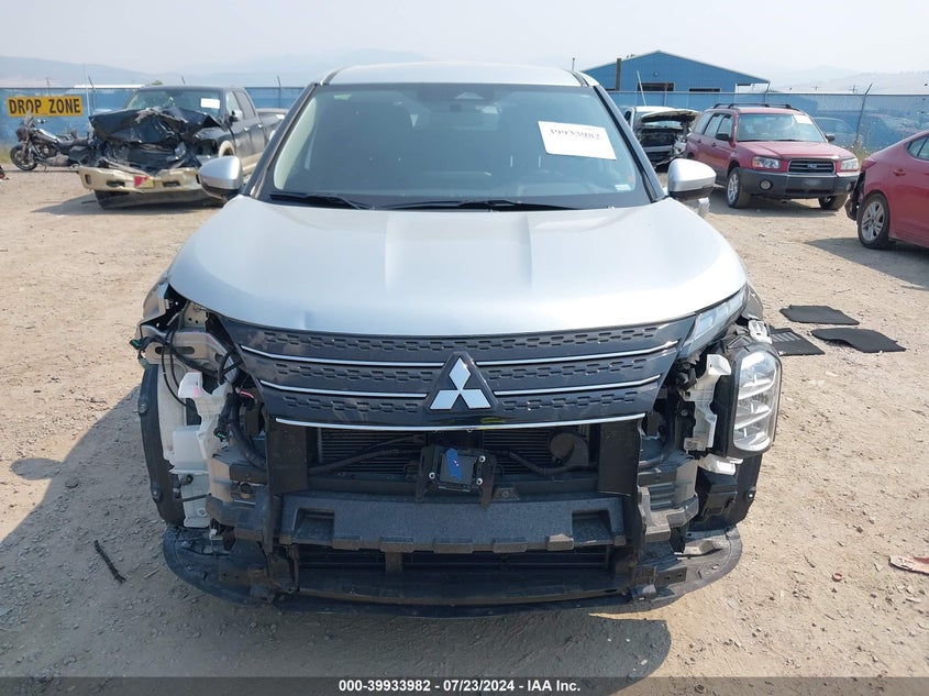 2024 Mitsubishi Outlander Se 2.5 2Wd/Se Black Edition S-Awc/Se Black Edition W/Pano Roof VIN: JA4J3VA8XRZ037640 Lot: 39933982