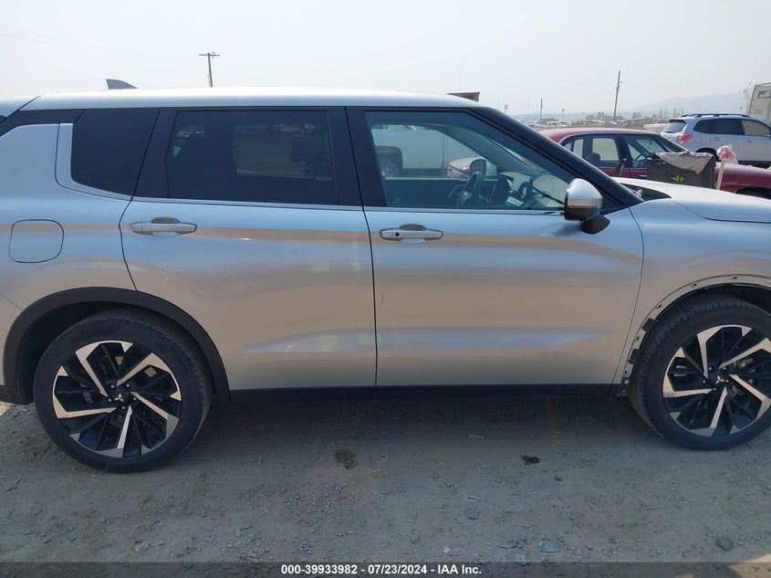 2024 Mitsubishi Outlander Se 2.5 2Wd/Se Black Edition S-Awc/Se Black Edition W/Pano Roof VIN: JA4J3VA8XRZ037640 Lot: 39933982