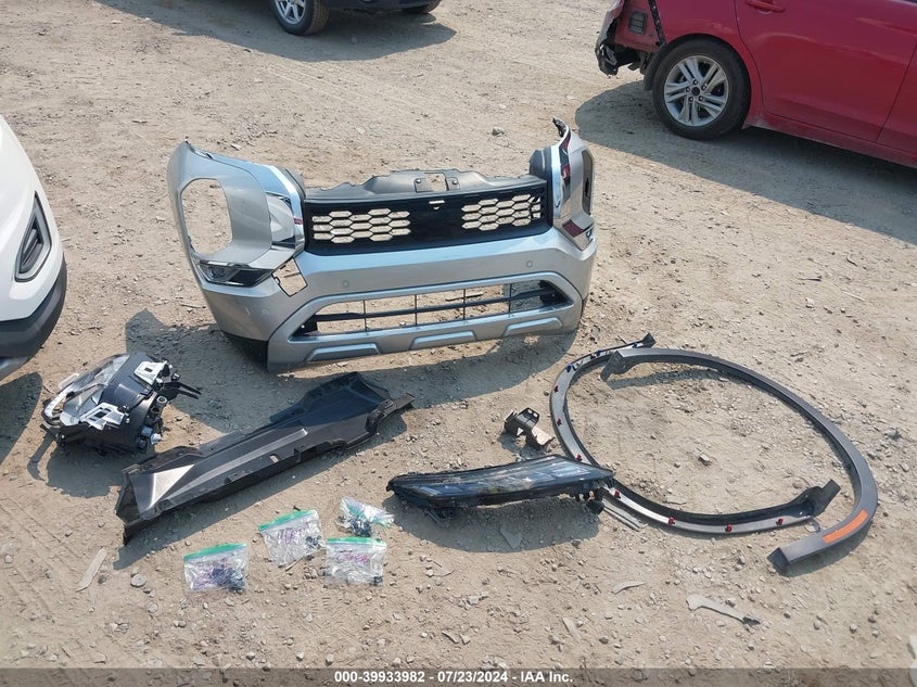 2024 Mitsubishi Outlander Se 2.5 2Wd/Se Black Edition S-Awc/Se Black Edition W/Pano Roof VIN: JA4J3VA8XRZ037640 Lot: 39933982