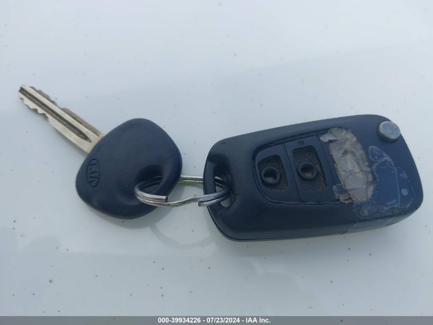 2011 Kia Soul + VIN: KNDJT2A20B7261274 Lot: 39934226