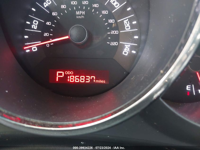 2011 Kia Soul + VIN: KNDJT2A20B7261274 Lot: 39934226