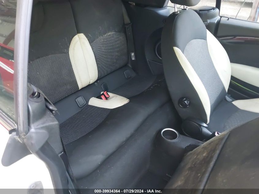 2010 Mini Cooper VIN: WMWMR3C5XATU97197 Lot: 39934364