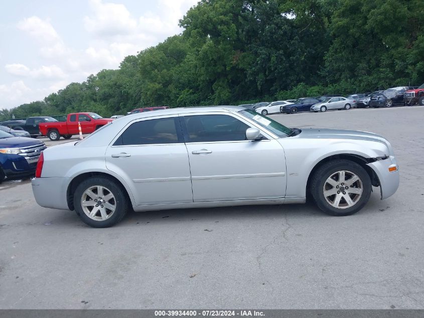 2005 Chrysler 300 Touring VIN: 2C3JA53G55H563981 Lot: 39934400