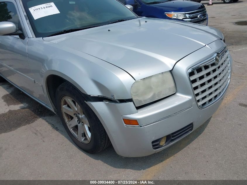 2005 Chrysler 300 Touring VIN: 2C3JA53G55H563981 Lot: 39934400