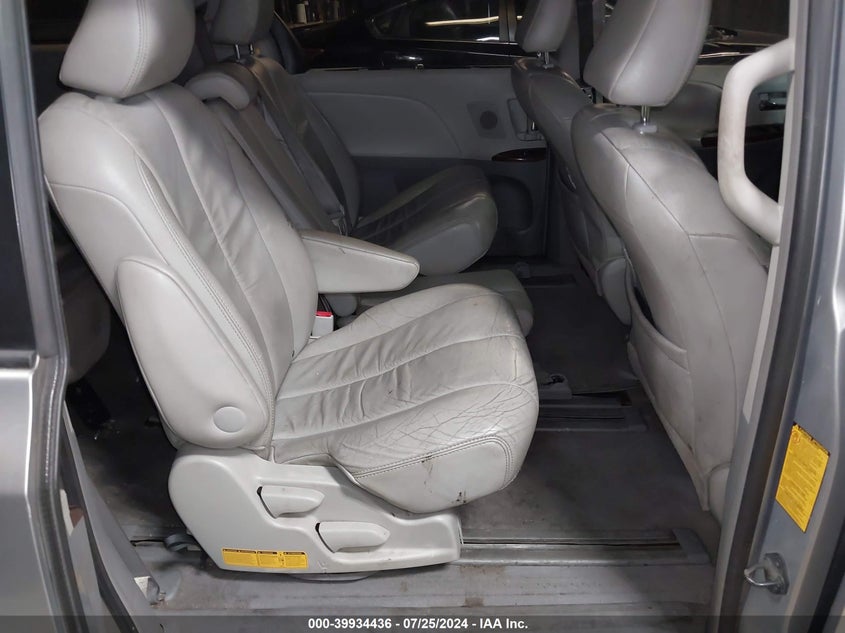 2011 Toyota Sienna Xle V6 VIN: 5TDYK3DCXBS107785 Lot: 39934436