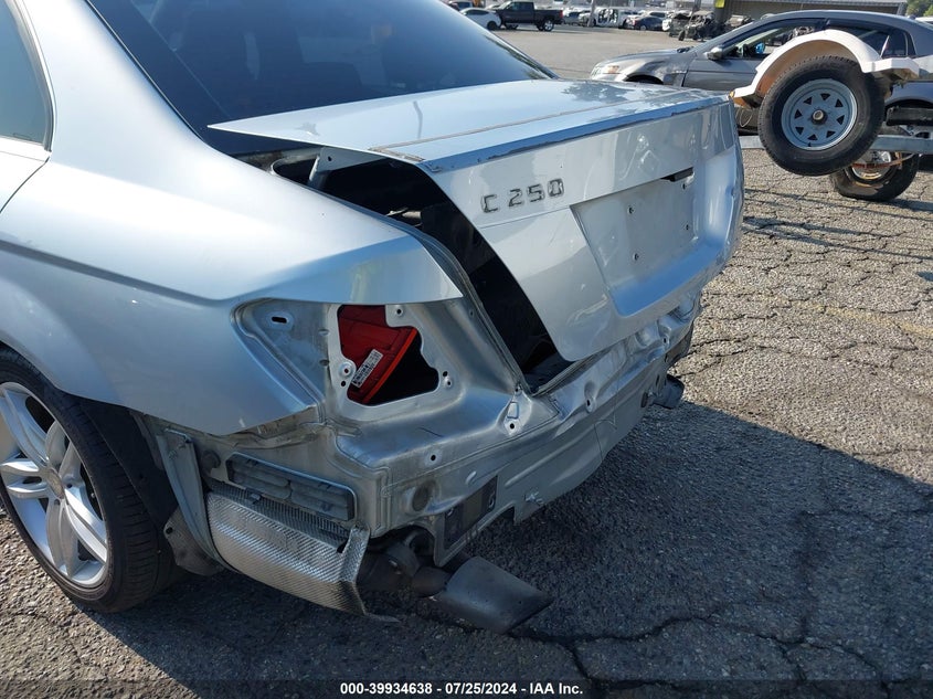 2014 Mercedes-Benz C 250 Luxury/Sport VIN: WDDGF4HB6EA946086 Lot: 39934638