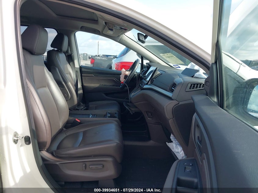 VIN 5FNRL6H72JB063770 2018 HONDA ODYSSEY EXL