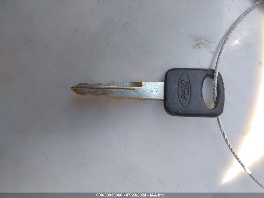 2003 Ford F-250 Lariat/Xl/Xlt VIN: 1FTNW21F43EA69588 Lot: 39935060