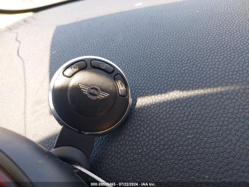 2011 Mini Cooper VIN: WMWSU3C52BT094371 Lot: 39935465