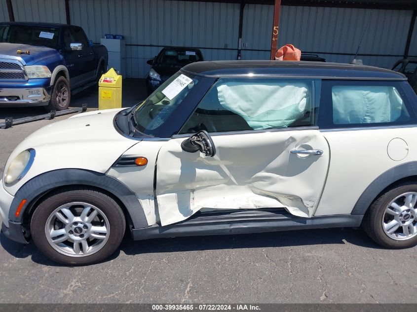 2011 Mini Cooper VIN: WMWSU3C52BT094371 Lot: 39935465