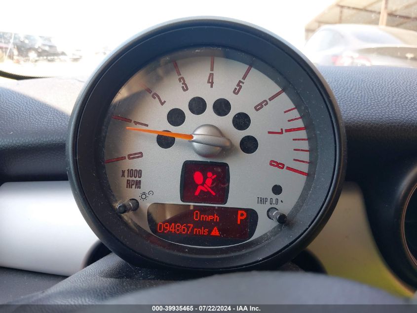 2011 Mini Cooper VIN: WMWSU3C52BT094371 Lot: 39935465