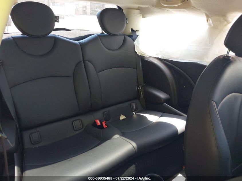 2011 Mini Cooper VIN: WMWSU3C52BT094371 Lot: 39935465