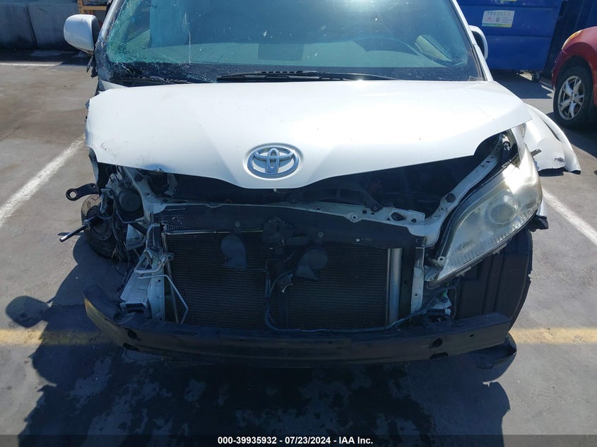 2011 Toyota Sienna Limited V6 VIN: 5TDYK3DC0BS075462 Lot: 39935932