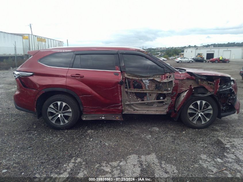 5TDGZRBH6MS068544 2021 Toyota Highlander Xle