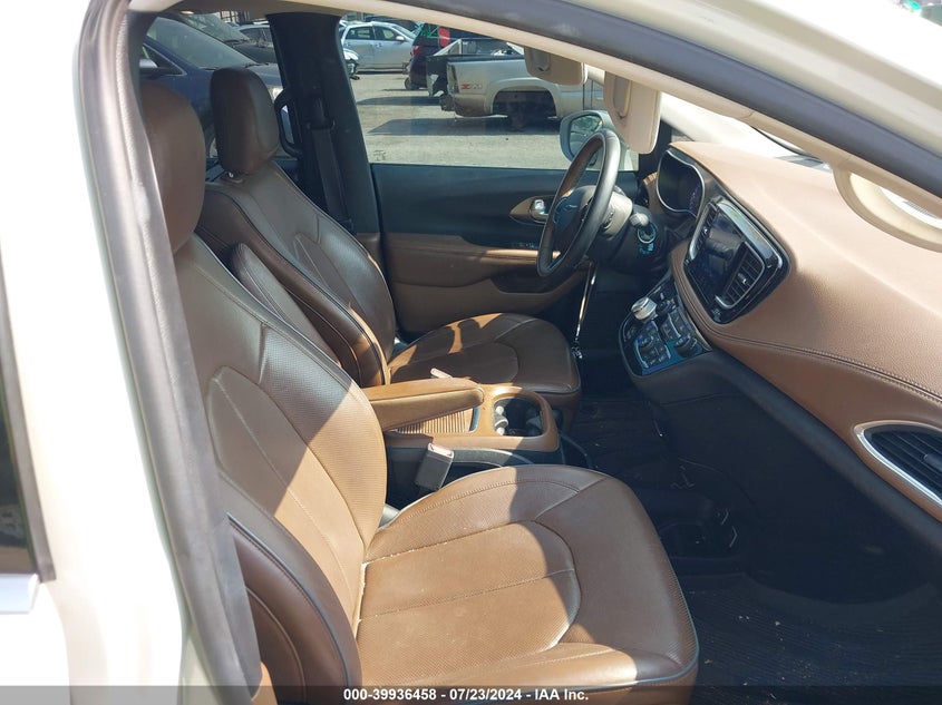 2017 CHRYSLER PACIFICA LIMITED - 2C4RC1GGXHR553683