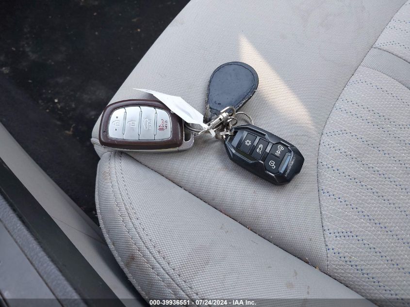 2016 Hyundai Sonata Hybrid Se VIN: KMHE24L19GA010988 Lot: 39936551