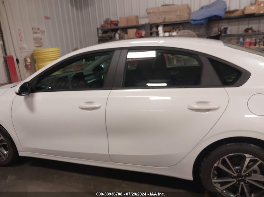 VIN 3KPF24AD0RE775657 2024 KIA FORTE LXS