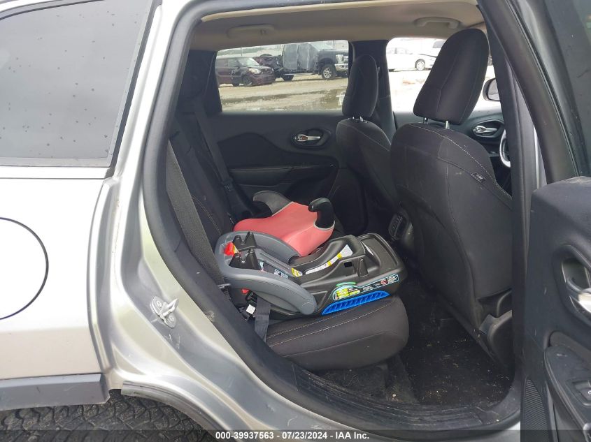 2016 Jeep Cherokee Latitude VIN: 1C4PJMCB7GW142711 Lot: 39937563