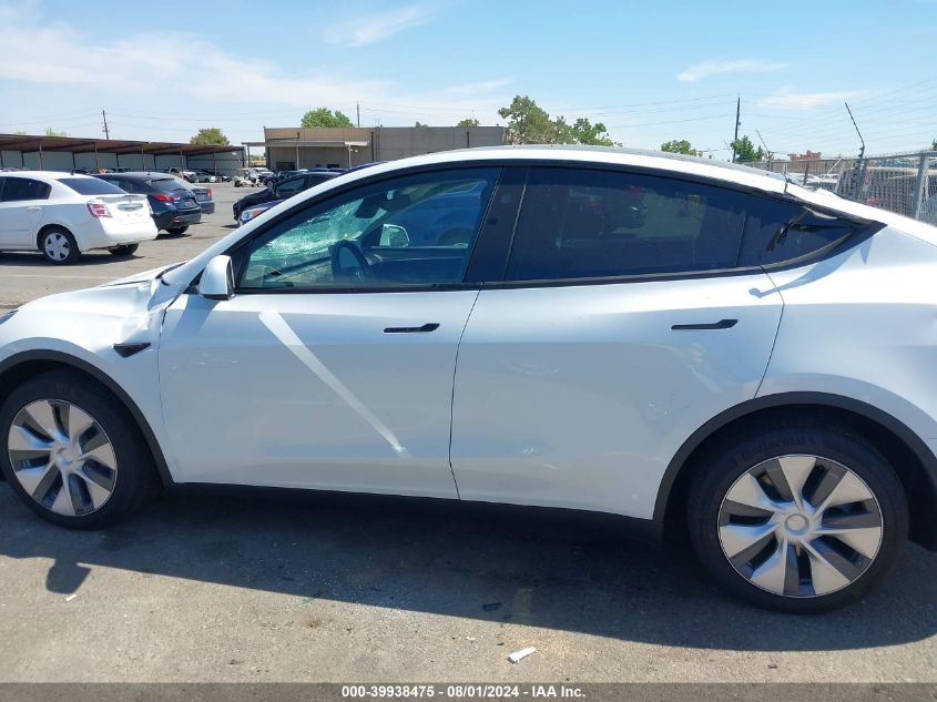 2024 Tesla Model Y Long Range/Rwd VIN: 7SAYGDED4RF093754 Lot: 39938475