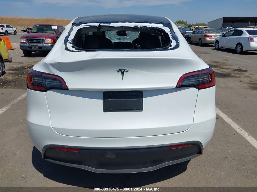 2024 Tesla Model Y Long Range/Rwd VIN: 7SAYGDED4RF093754 Lot: 39938475