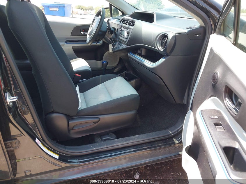 2013 Toyota Prius C Two VIN: JTDKDTB36D1554648 Lot: 39939010