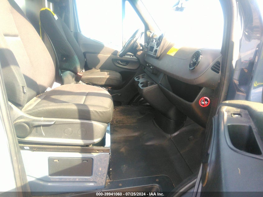 2019 Mercedes-Benz Sprinter 2500 High Roof V6/Standard Roof V6 VIN: WD4PF0CD0KT004262 Lot: 39941060