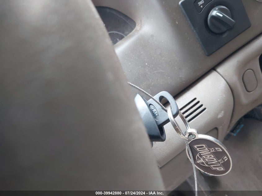 2004 Ford F-250 Lariat/Xl/Xlt VIN: 1FTNX21PX4ED11131 Lot: 39942880