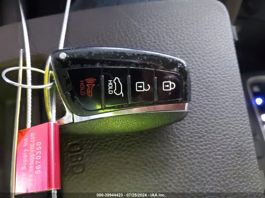 2017 Hyundai Santa Fe Sport 2.4L VIN: 5XYZU3LB2HG487606 Lot: 39944423