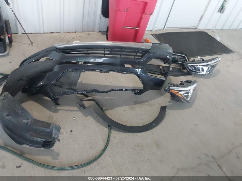 2017 Hyundai Santa Fe Sport 2.4L VIN: 5XYZU3LB2HG487606 Lot: 39944423