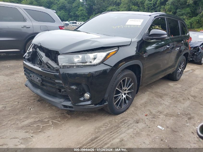 5TDJZRFH7JS546045 2018 TOYOTA HIGHLANDER - Image 2