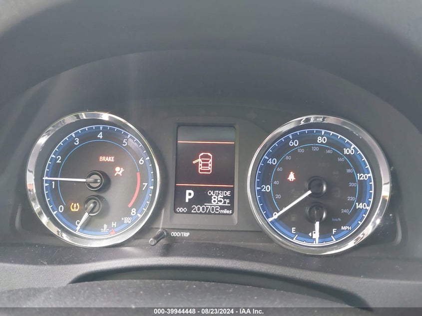 VIN 2T1BURHE4JC984245 2018 TOYOTA COROLLA LE