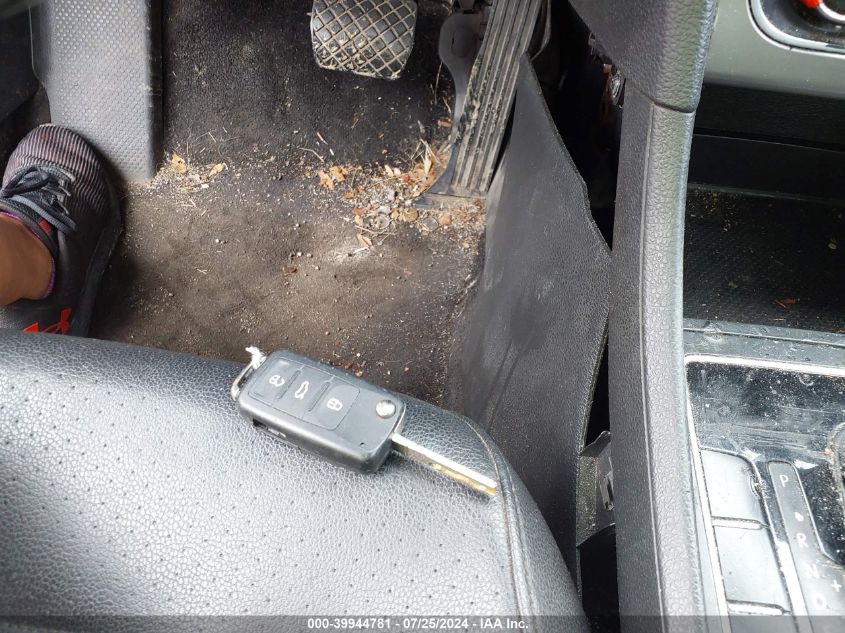 2015 Volkswagen Passat 1.8T Wolfsburg Edition VIN: 1VWAT7A33FC011043 Lot: 39944781