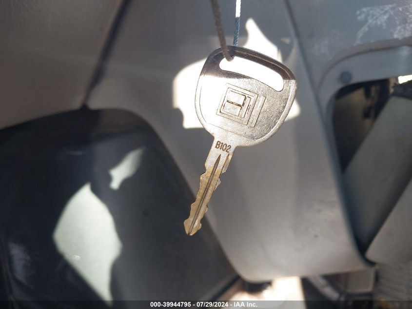 2002 Chevrolet Astro VIN: 1GCDL19X12B105362 Lot: 39944795