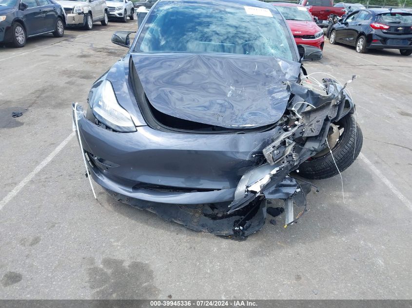 5YJ3E1EB2JF185959 2018 Tesla Model 3 Long Range/Performance