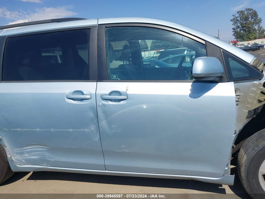 2015 Toyota Sienna Le 8 Passenger VIN: 5TDKK3DC8FS577745 Lot: 39945597