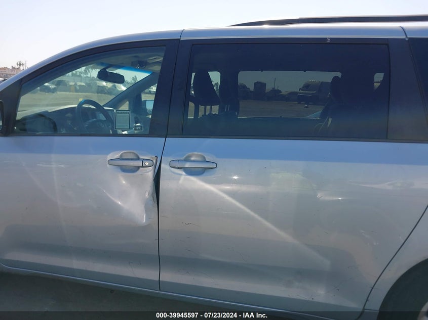 2015 Toyota Sienna Le 8 Passenger VIN: 5TDKK3DC8FS577745 Lot: 39945597