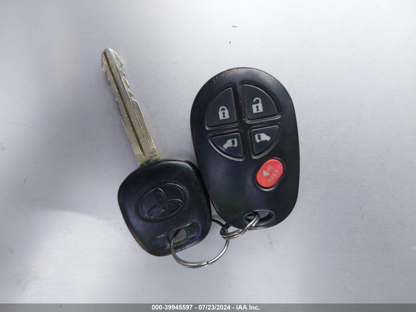 2015 Toyota Sienna Le 8 Passenger VIN: 5TDKK3DC8FS577745 Lot: 39945597