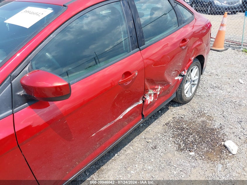 VIN 1FADP3F26JL330416 2018 FORD FOCUS SE