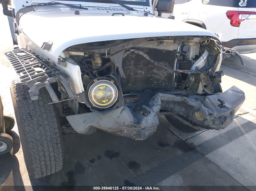 2007 Jeep Wrangler Unlimited Sahara VIN: 1J4GB59107L184215 Lot: 39946125