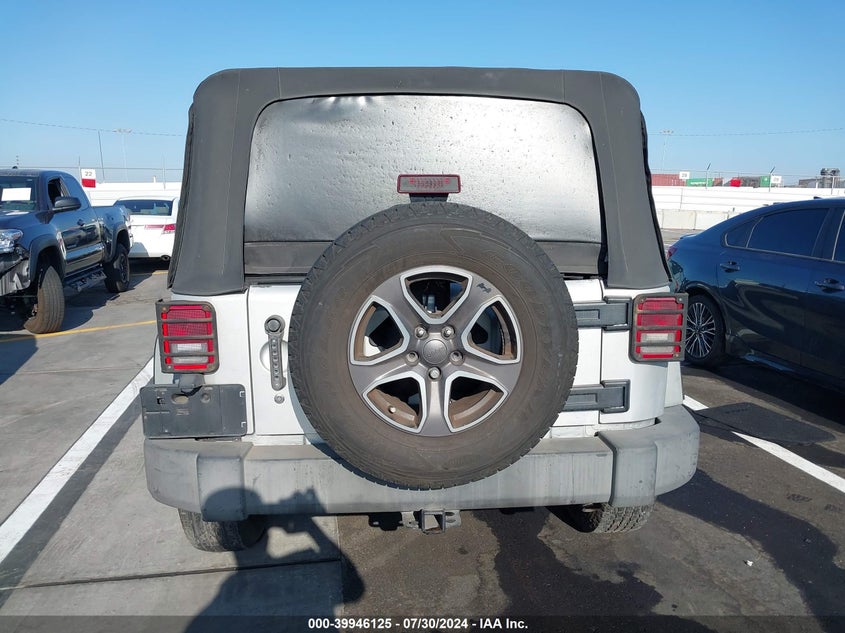 2007 Jeep Wrangler Unlimited Sahara VIN: 1J4GB59107L184215 Lot: 39946125