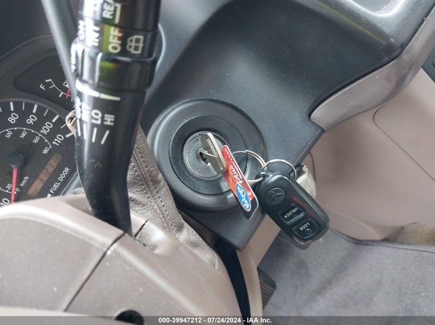 2000 Toyota Sienna Le VIN: 4T3ZF13C7YU308226 Lot: 39947212