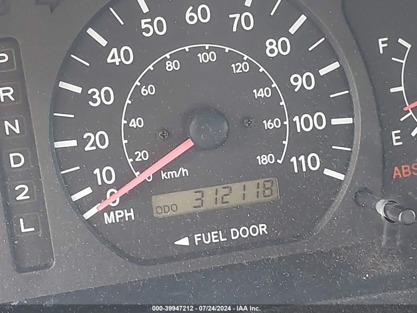 2000 Toyota Sienna Le VIN: 4T3ZF13C7YU308226 Lot: 39947212