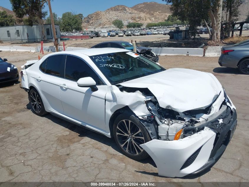 4T1B11HK8JU661279 2018 TOYOTA CAMRY - Image 1