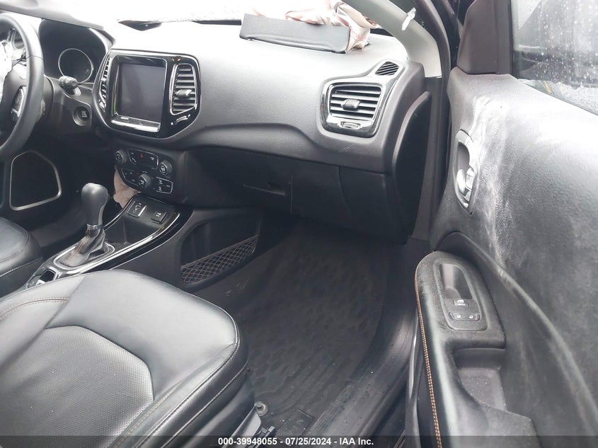 VIN 3C4NJCCB7JT155974 2018 JEEP COMPASS LIMITED