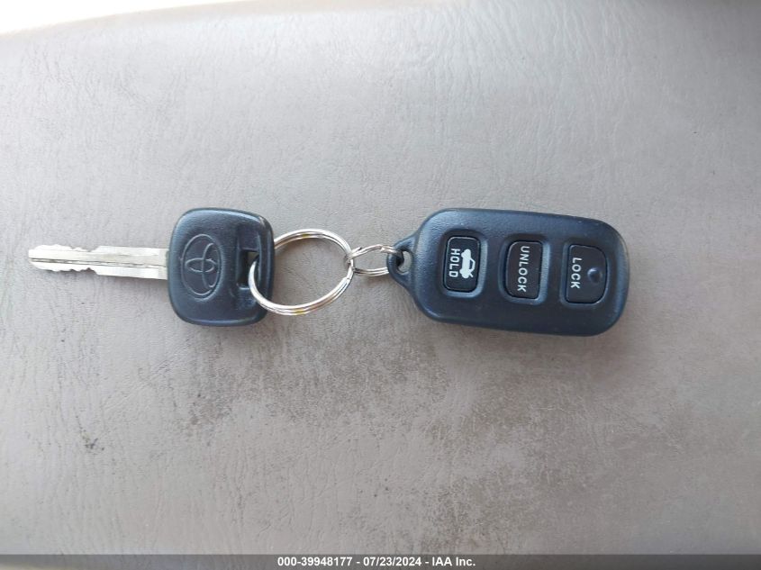 2004 Toyota Camry Le VIN: 4T1BE32K04U828263 Lot: 39948177