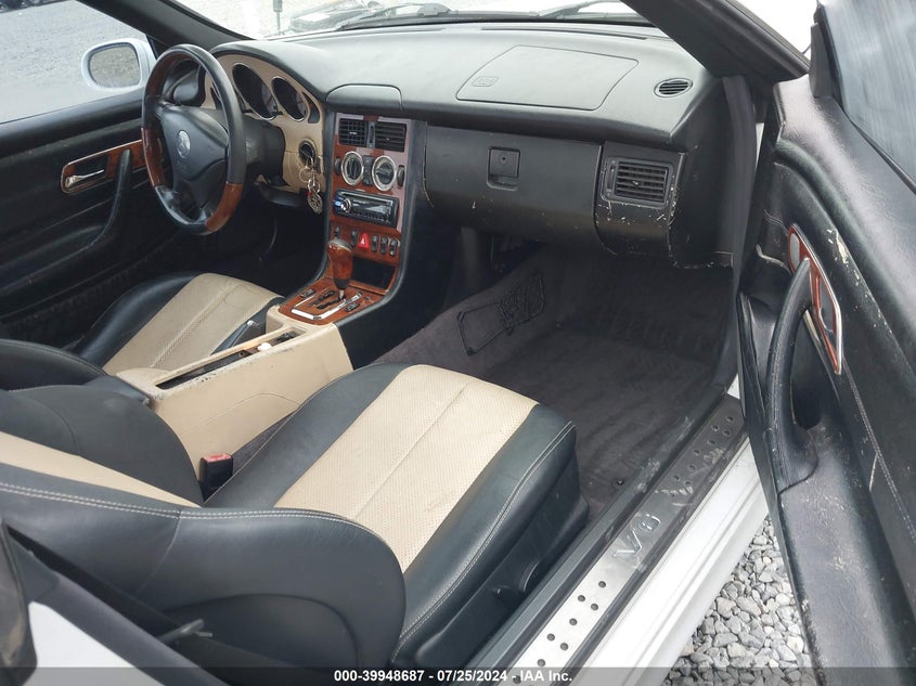 2001 Mercedes-Benz Slk 320 320 VIN: WDBKK65F71F218579 Lot: 39948687