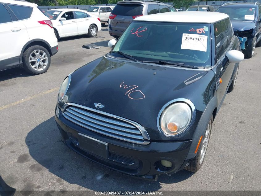 2011 Mini Cooper VIN: WMWSU3C5XBT184335 Lot: 39949437