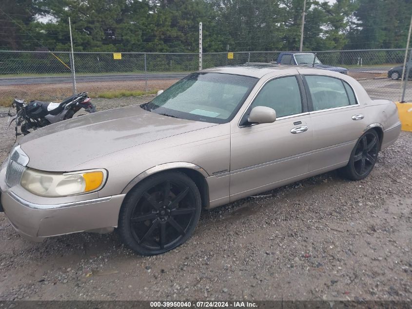 2000 Lincoln Town Car Signature VIN: 1LNHM82W7YY864494 Lot: 39950040