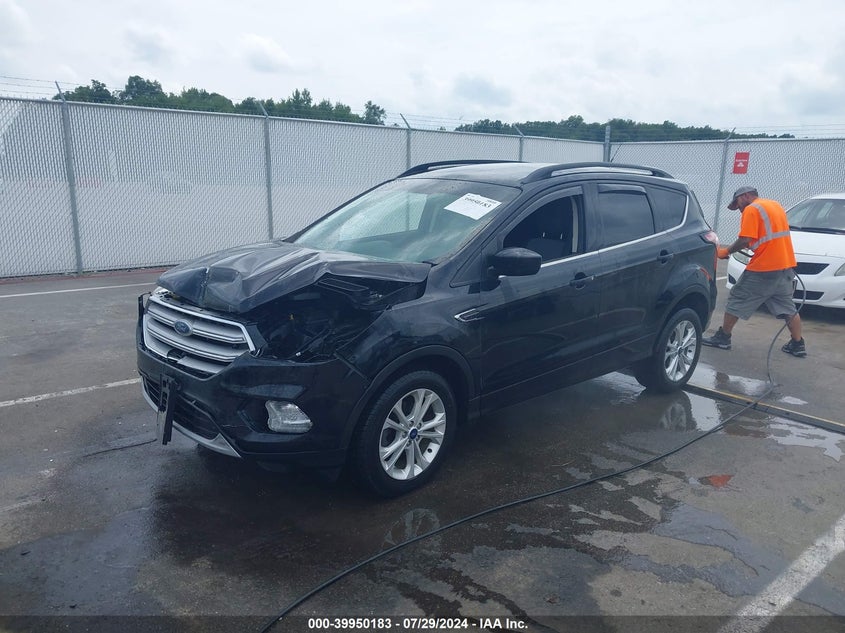 VIN 1FMCU0GD8JUB32102 2018 FORD ESCAPE SE