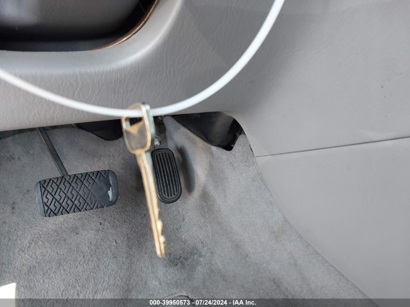 2003 Toyota Corolla Ce/Le VIN: JTDBR32E830008229 Lot: 39950573